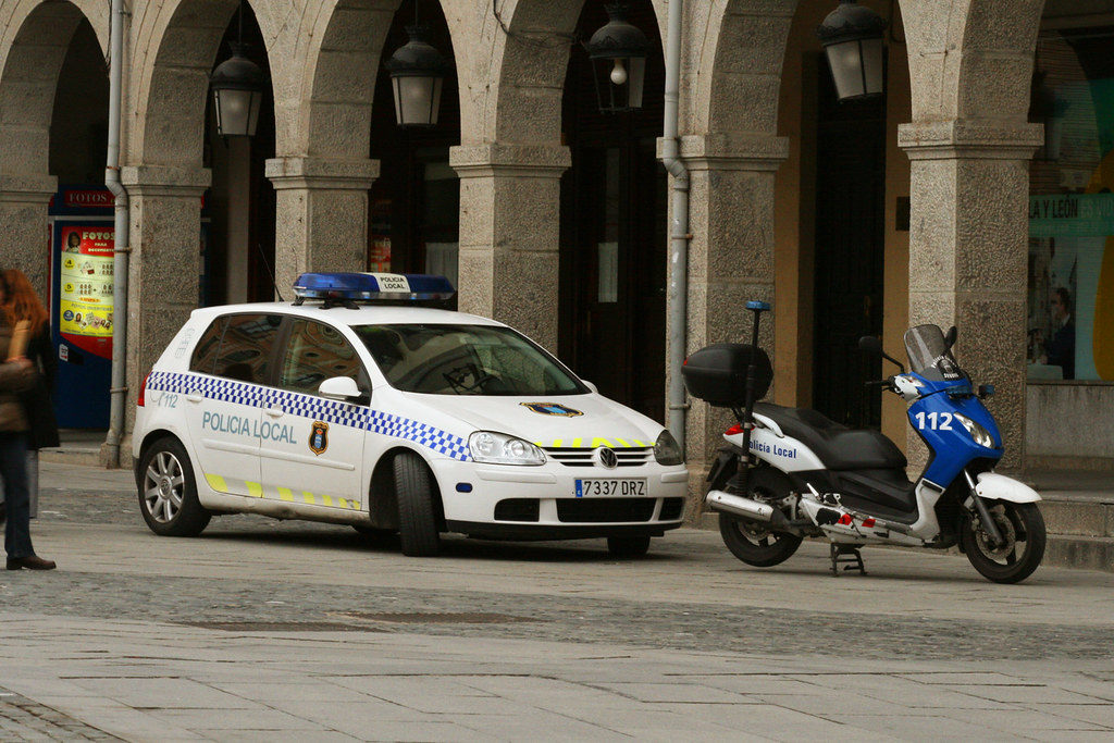 Policía en Segovia también va en Moto. 